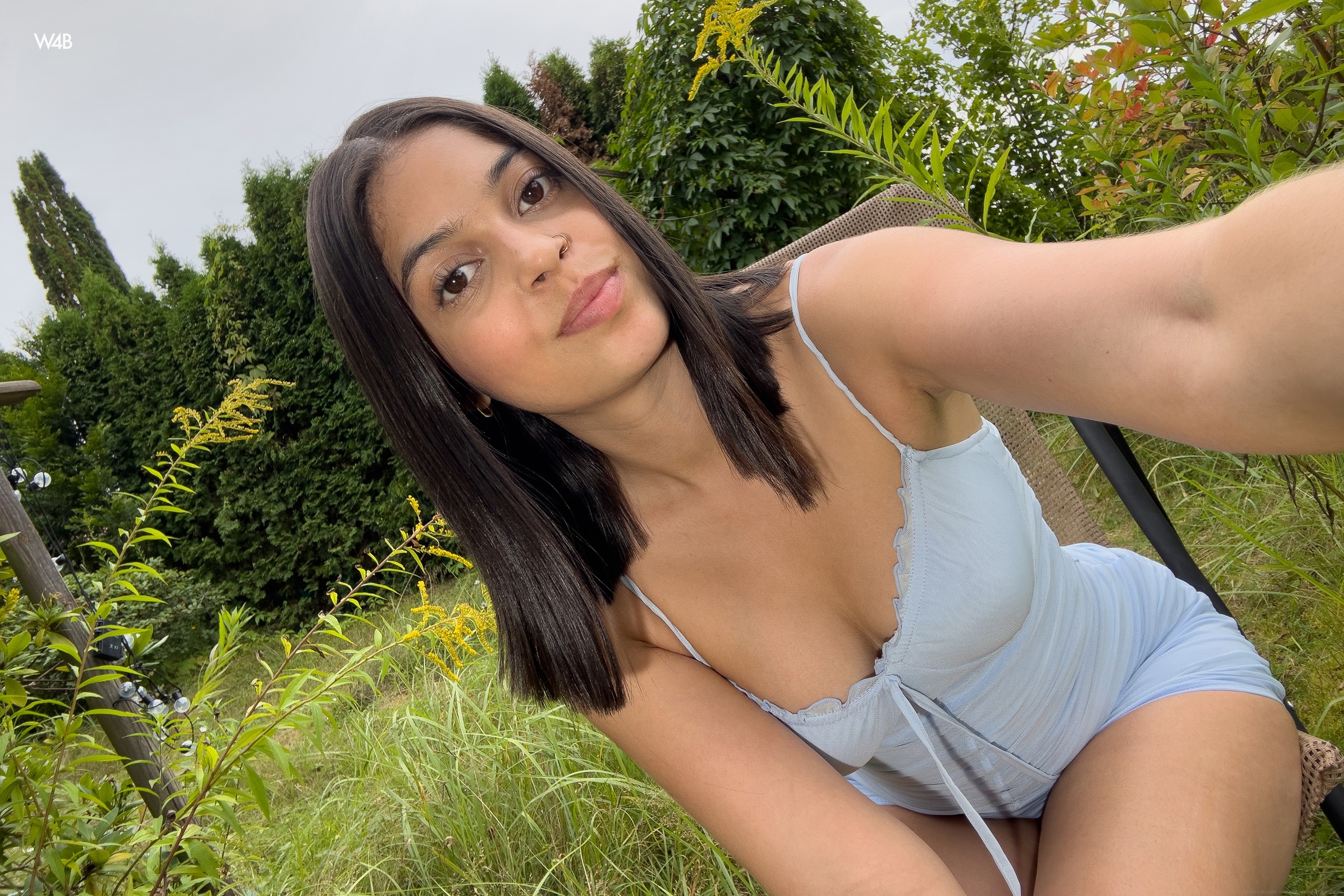 Selfie 4U: Garden Pee